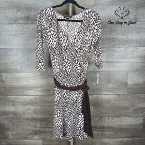 AGB Petite V Neck Mini Dress Size 8P